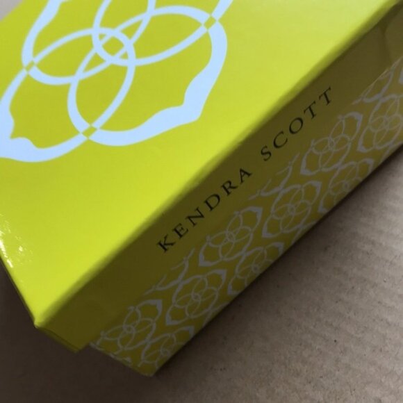 KENDRA SCOTT Willow Frontal Necklace - Picture 9 of 9